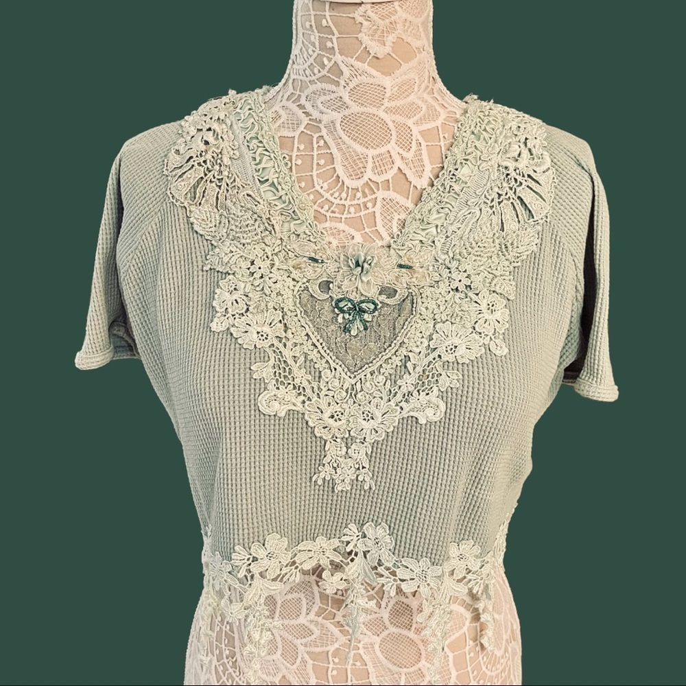 Vintage designer Mint color Lace crop top. Size Smedium. Stunning! Vintage Y2K